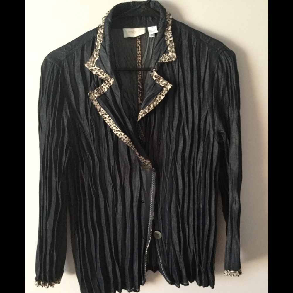 Pretty blouse with animal print piping